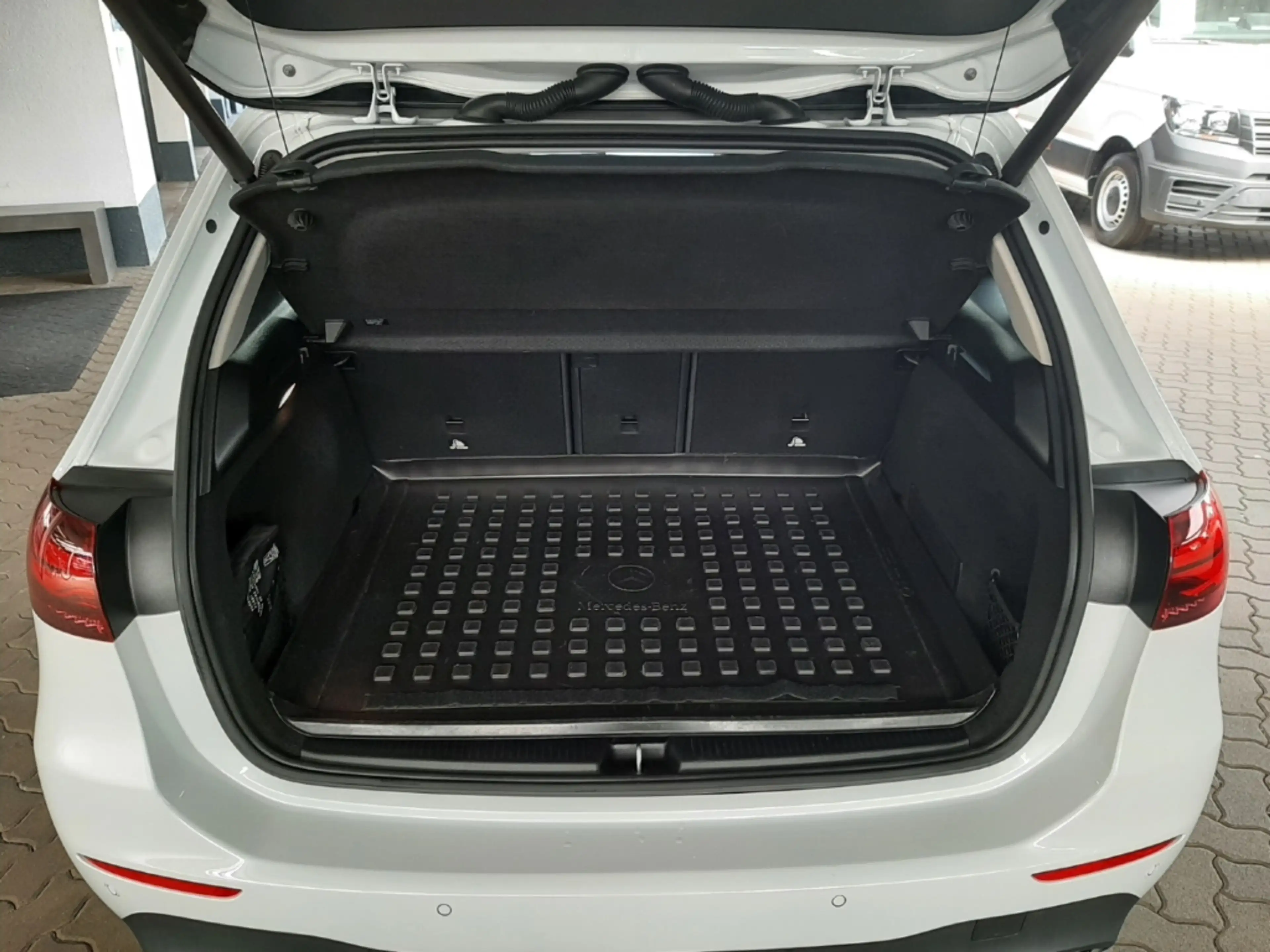 Mercedes-Benz B 200 7G Standheizung 360° Progressive Advanced — photo 10