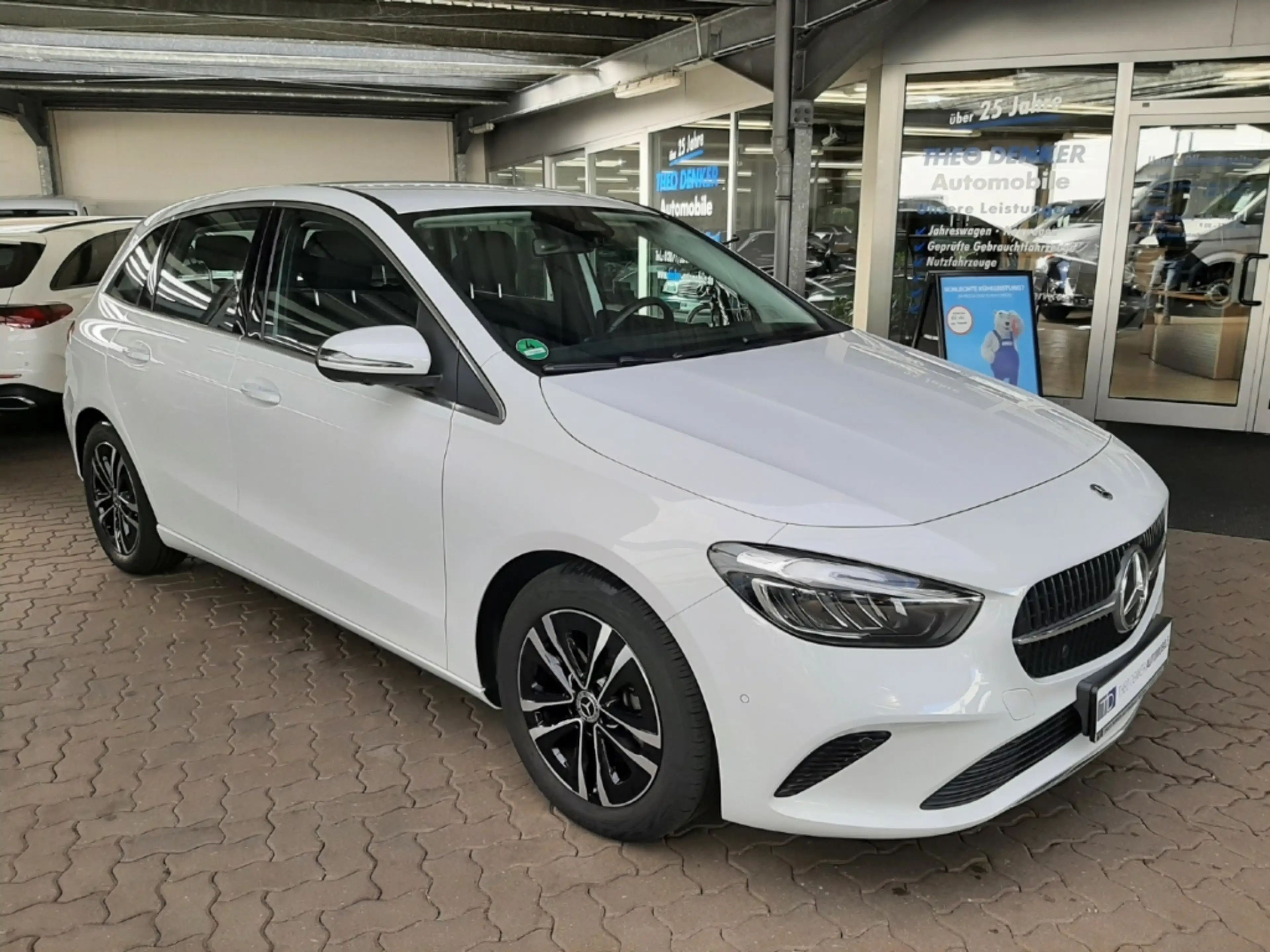 Mercedes-Benz B 200 7G Standheizung 360° Progressive Advanced