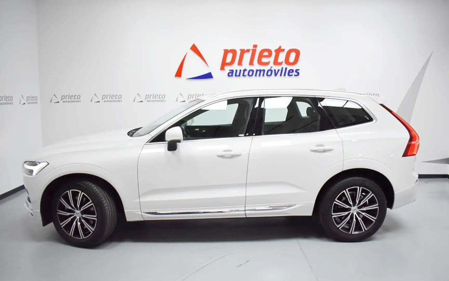 Volvo XC60 B4 Inscription AWD Aut. Weiß - 2