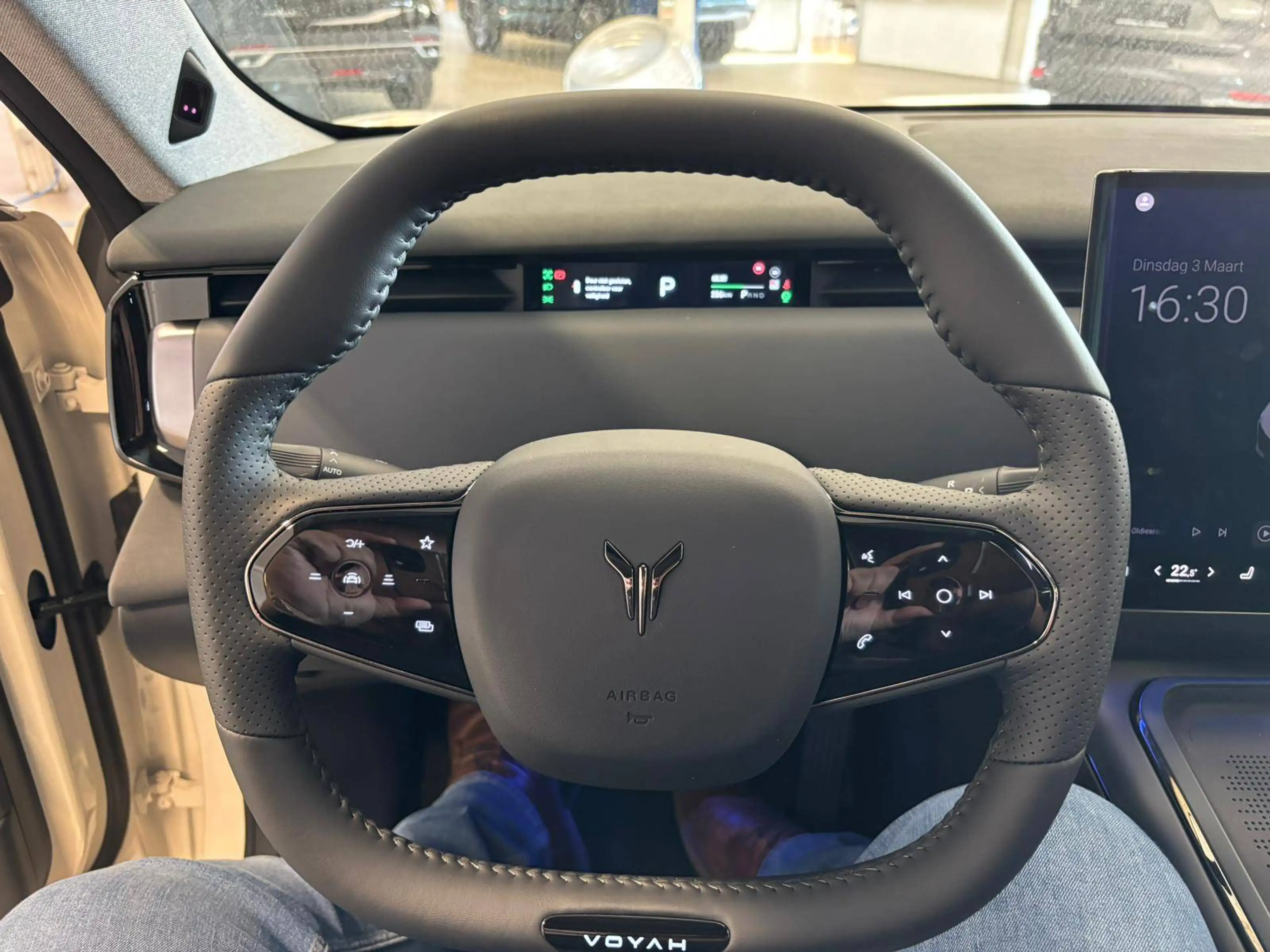 Voyah Courage 80KWh RWD Business Edtion * DEMO * — photo 9