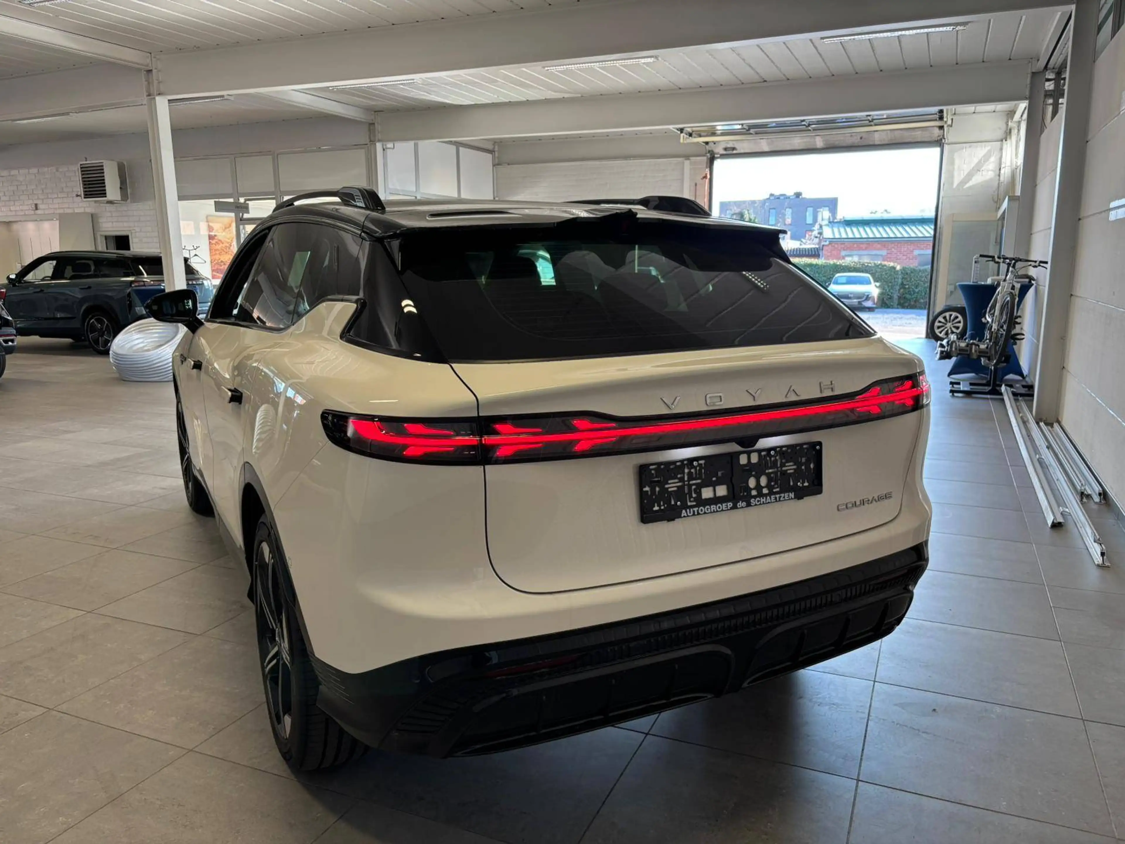 Voyah Courage 80KWh RWD Business Edtion * DEMO * — photo 4
