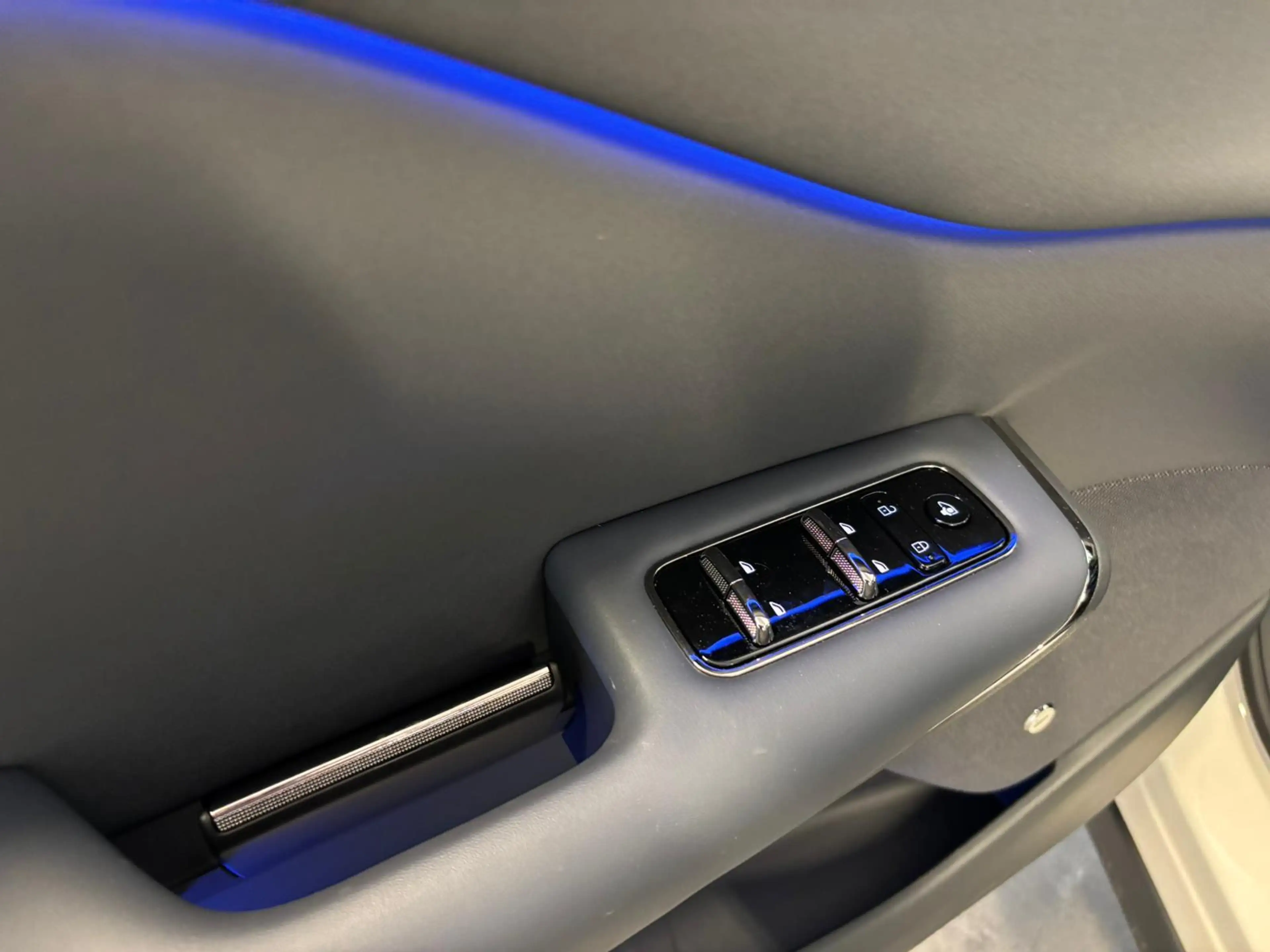 Voyah Courage 80KWh RWD Business Edtion * DEMO * — photo 7