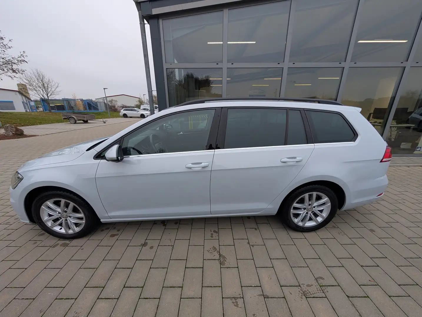 Volkswagen Golf Variant Highline 1.4 TSI DSG ACC SHZ NAV Kamera LED ERGO Weiß - 2