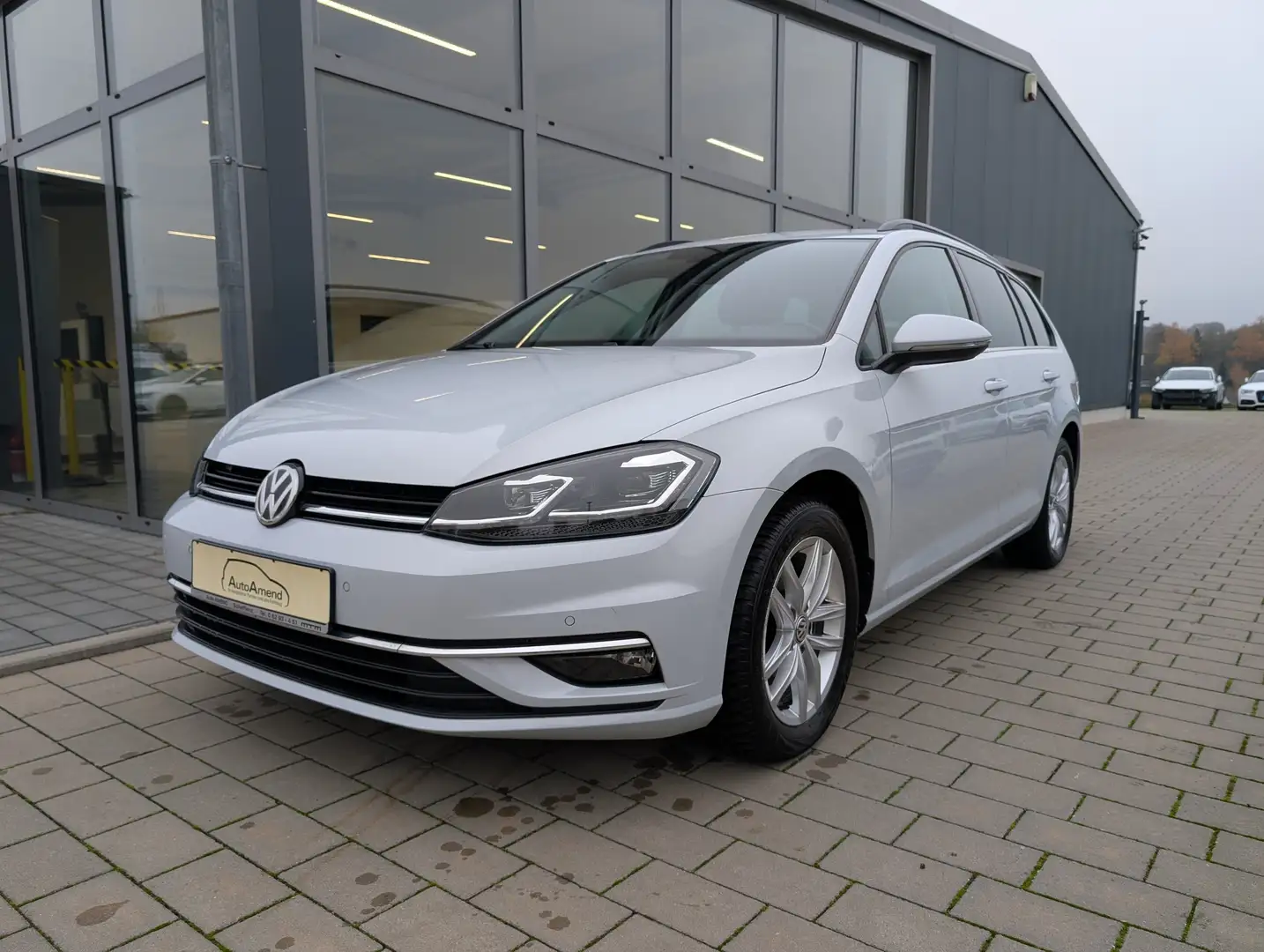 Volkswagen Golf Variant Highline 1.4 TSI DSG ACC SHZ NAV Kamera LED ERGO Weiß - 1