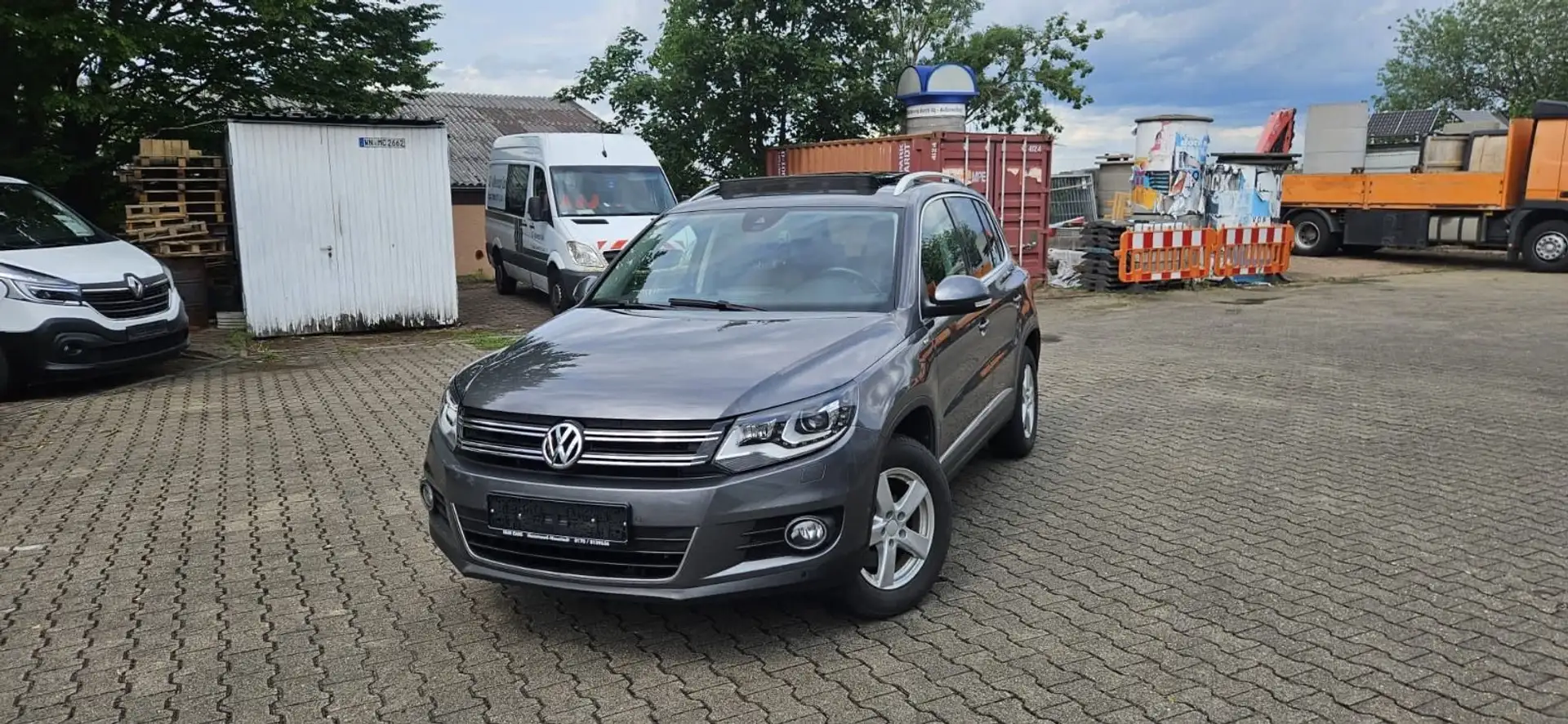 Volkswagen Tiguan Cup Sport & Style 4Motion Grijs - 2