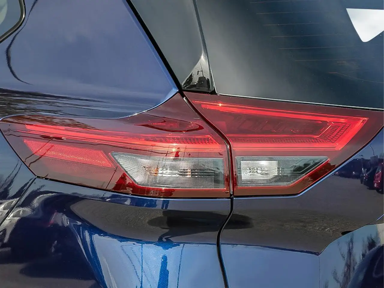 Nissan Rogue снимка Nissan Rogue