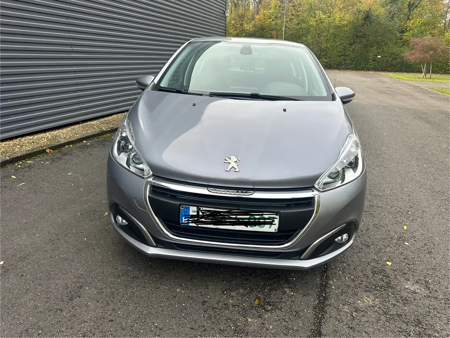 Peugeot 208 208 1.2i PureTech Allure S Gris - 1