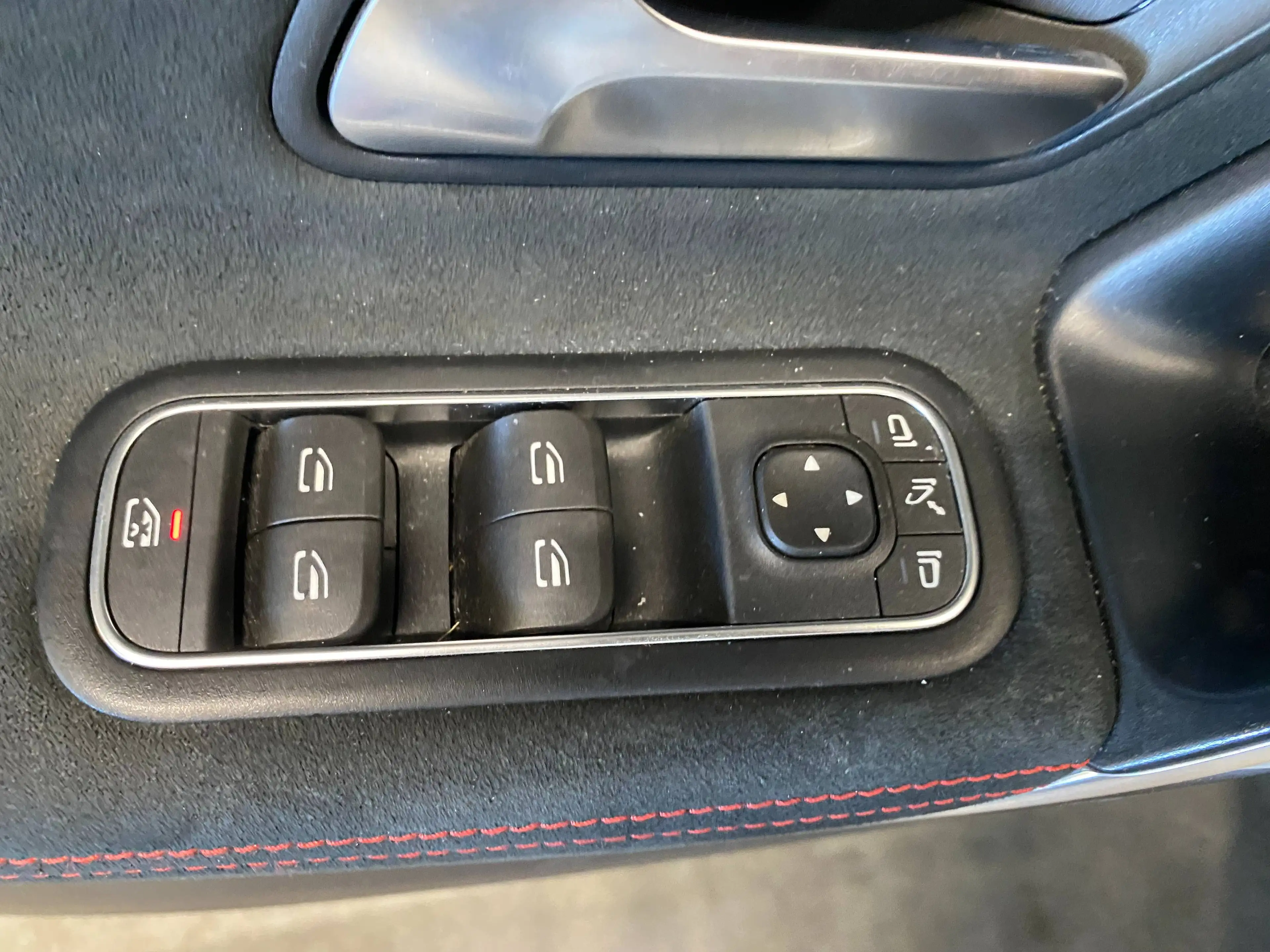 Mercedes-Benz A 250 A 250 e PHEV BLACK EDITION AMG LINE CARPLAY GARANTIE — photo 11
