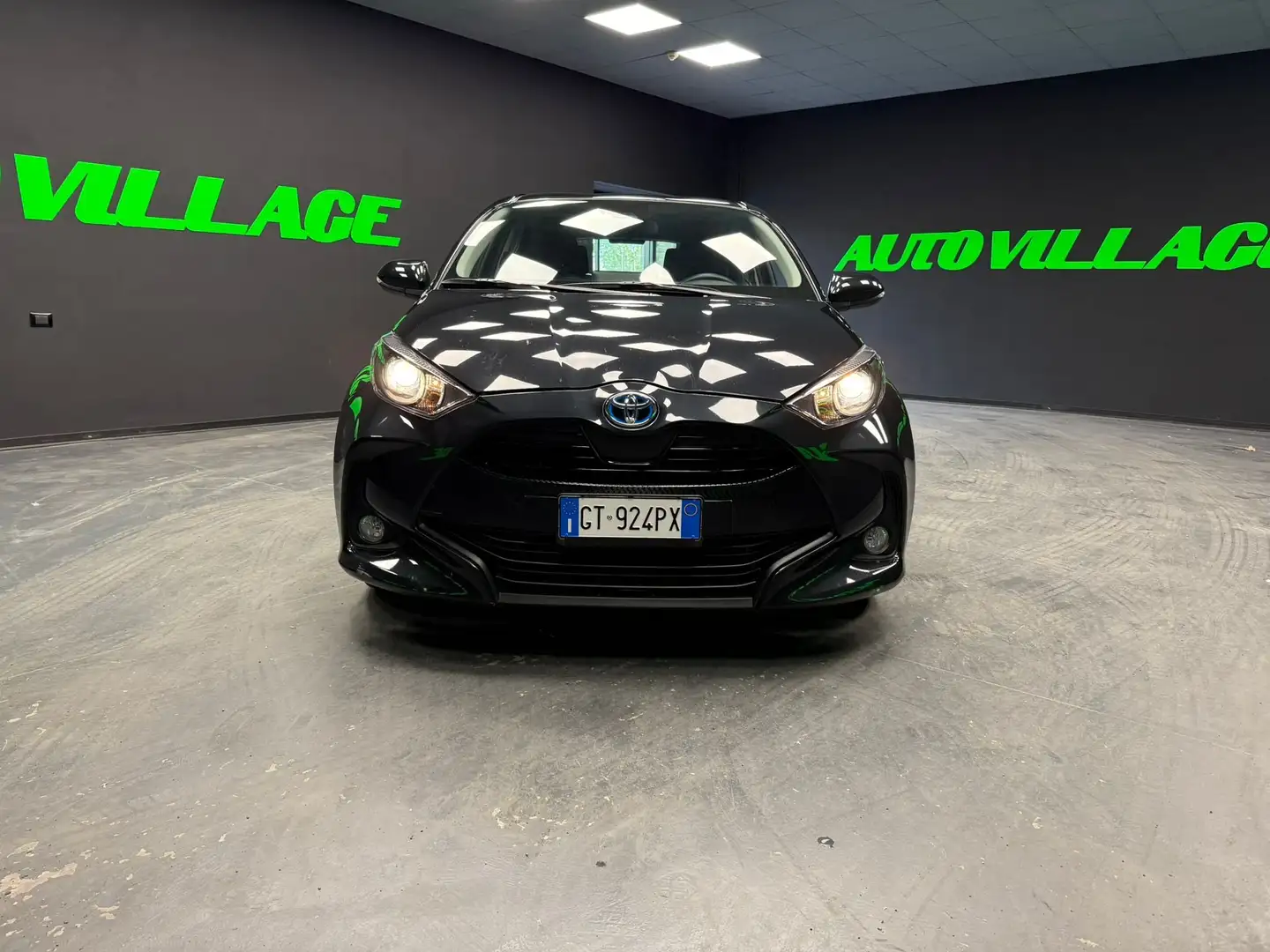 Toyota Yaris Yaris 1.5h AUT. PREZZO REALE Nero - 2