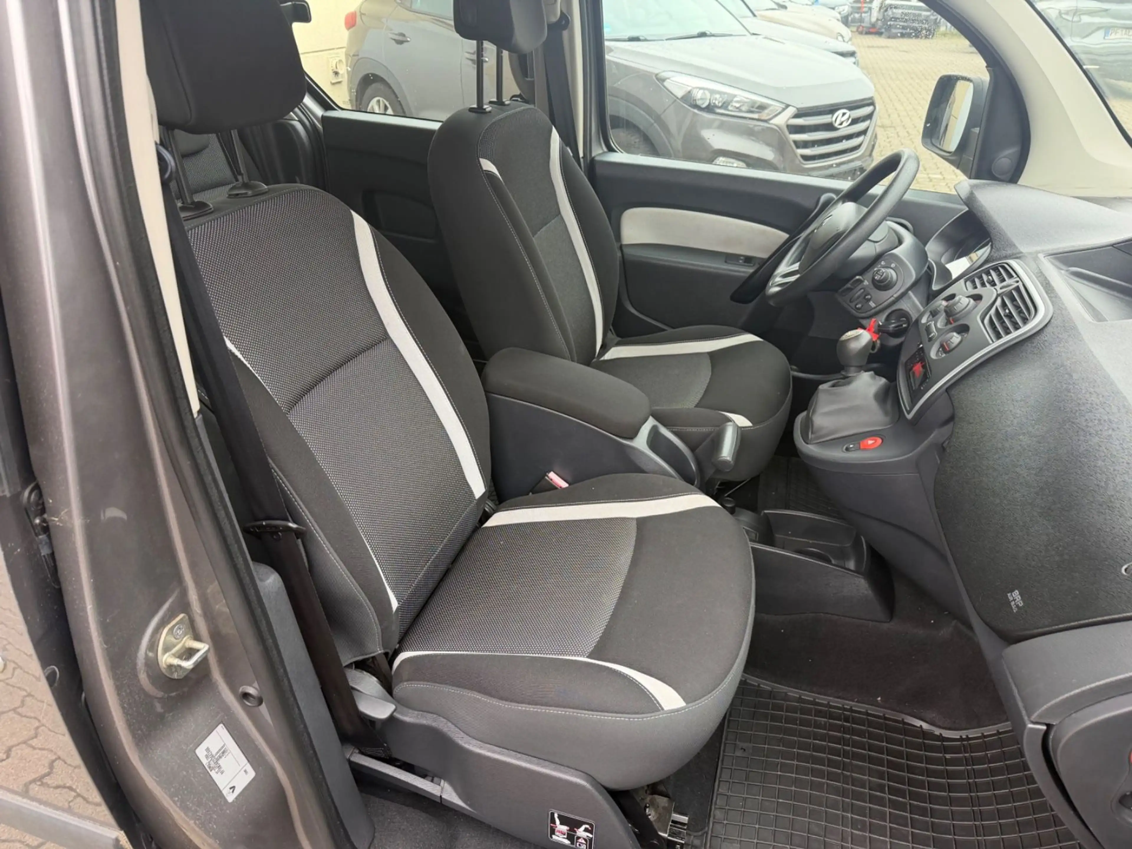 Renault Kangoo Happy Family — photo 9