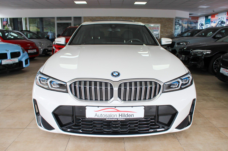 BMW 330 e xDrive M Sport Schiebedach Laser HUD 1.Hand — photo 2
