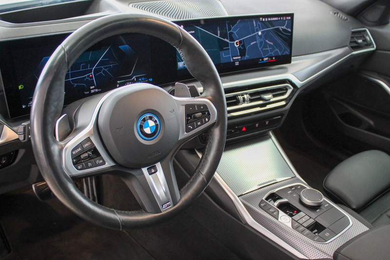 BMW 330 e xDrive M Sport Schiebedach Laser HUD 1.Hand — photo 10