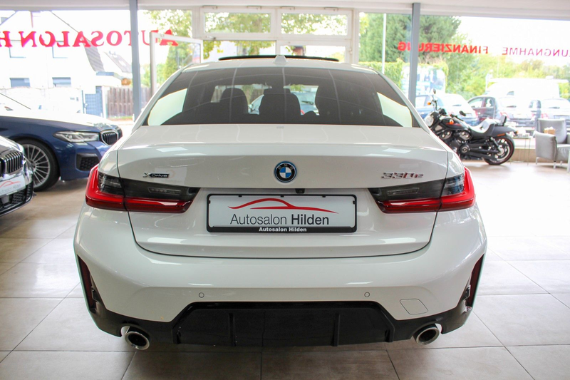 BMW 330 e xDrive M Sport Schiebedach Laser HUD 1.Hand — photo 6