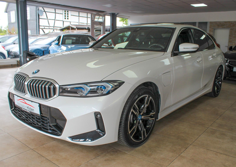 BMW 330 e xDrive M Sport Schiebedach Laser HUD 1.Hand — photo 3