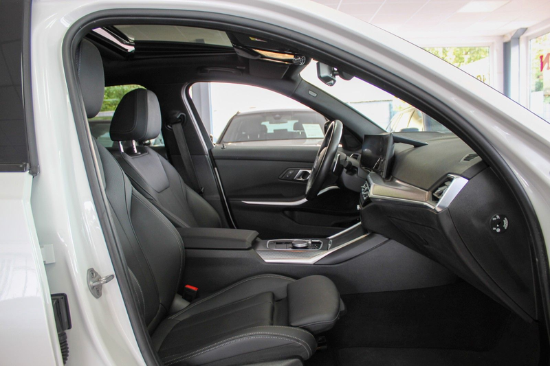 BMW 330 e xDrive M Sport Schiebedach Laser HUD 1.Hand — photo 13