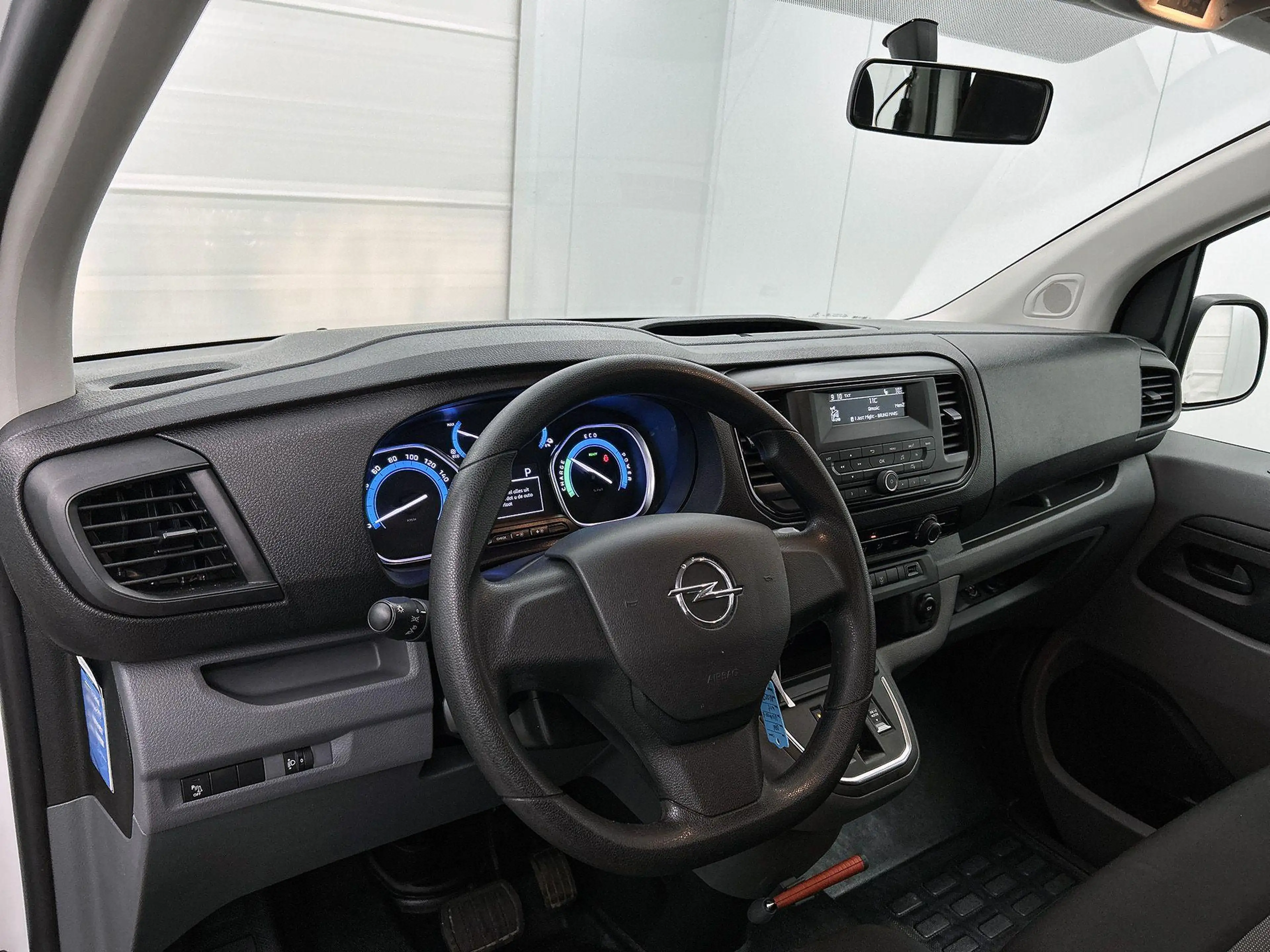Opel Vivaro-e Combi L2H1 75 kWh — photo 12