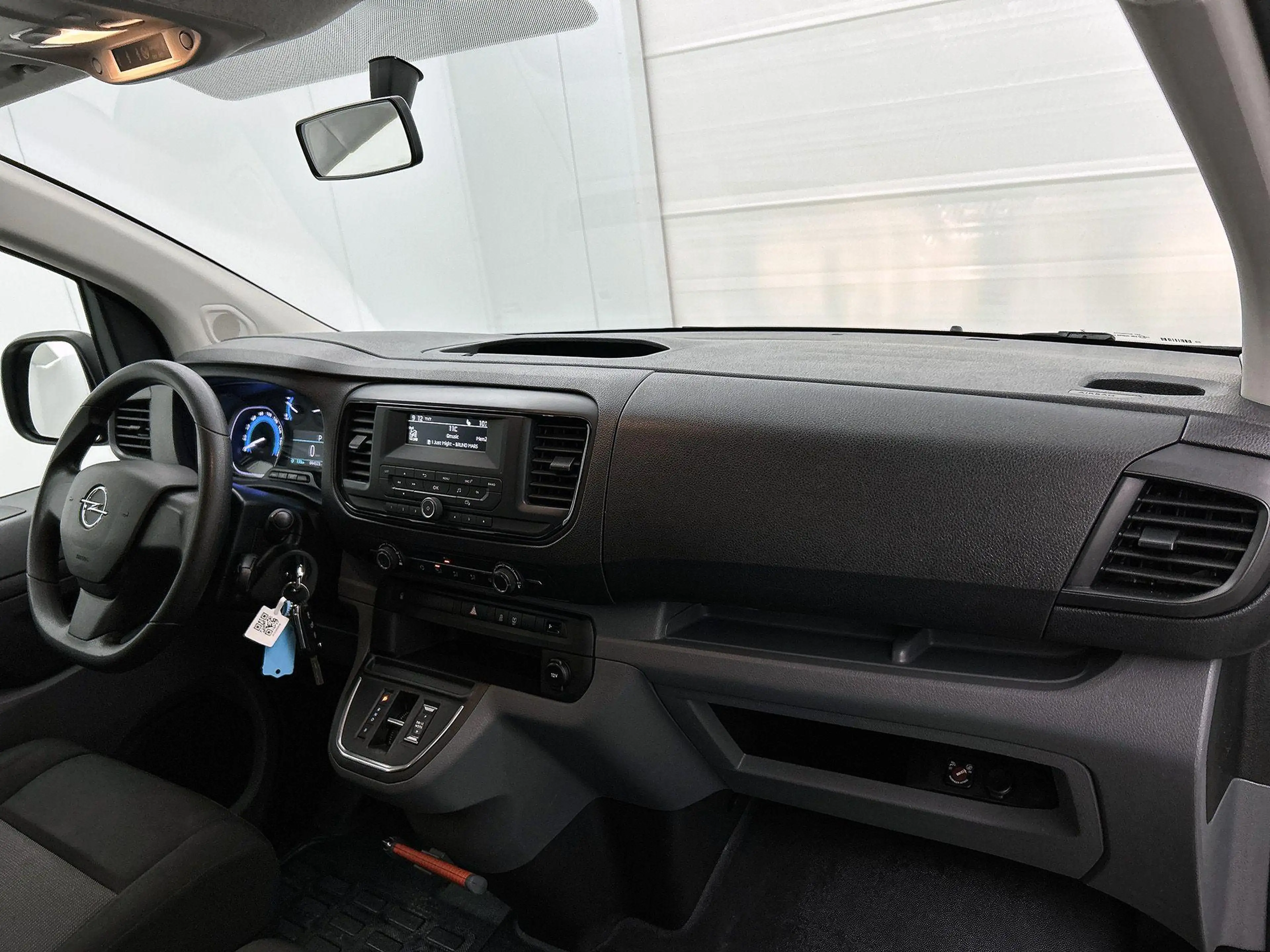 Opel Vivaro-e Combi L2H1 75 kWh — photo 11