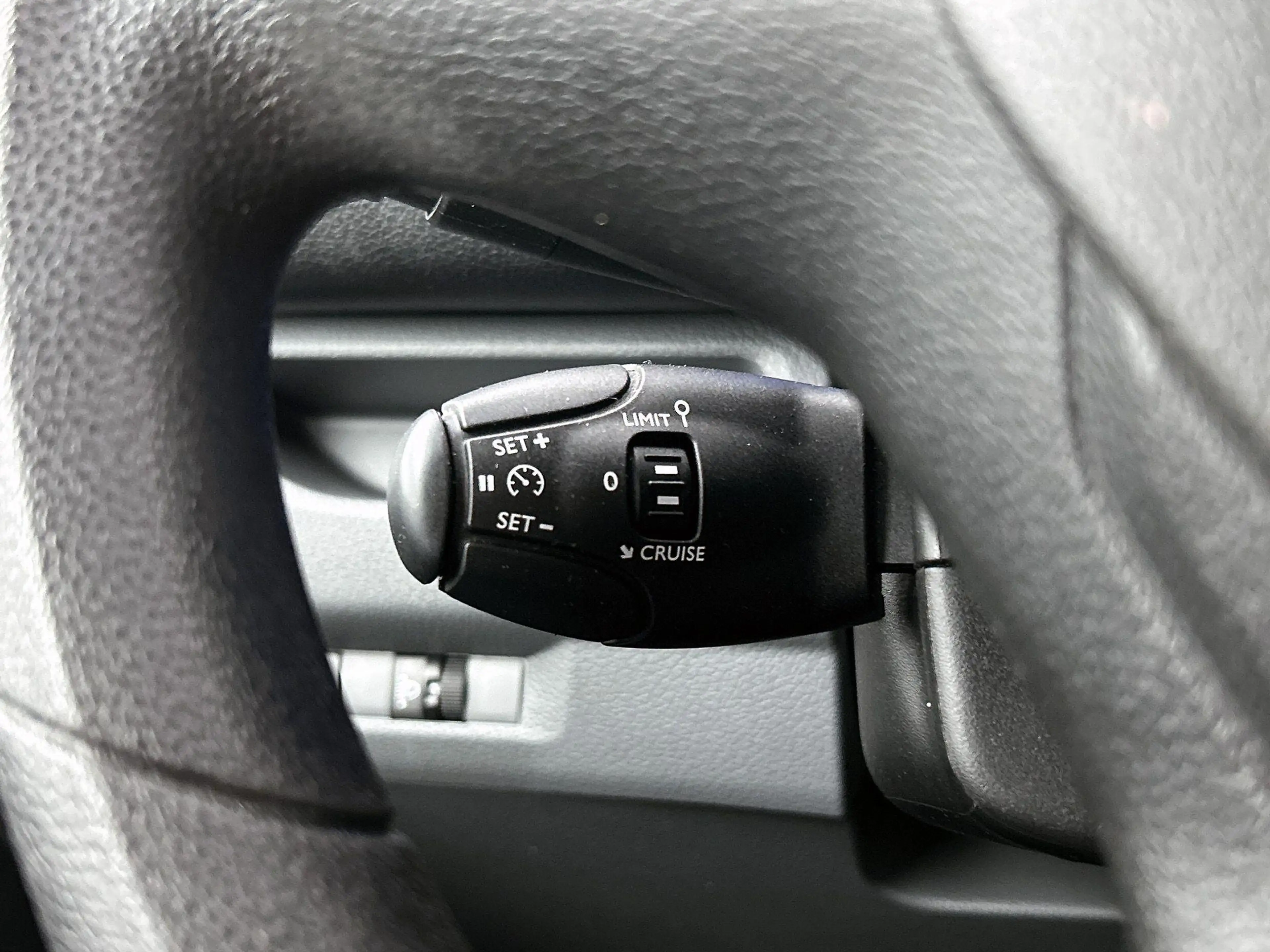 Opel Vivaro-e Combi L2H1 75 kWh — photo 6
