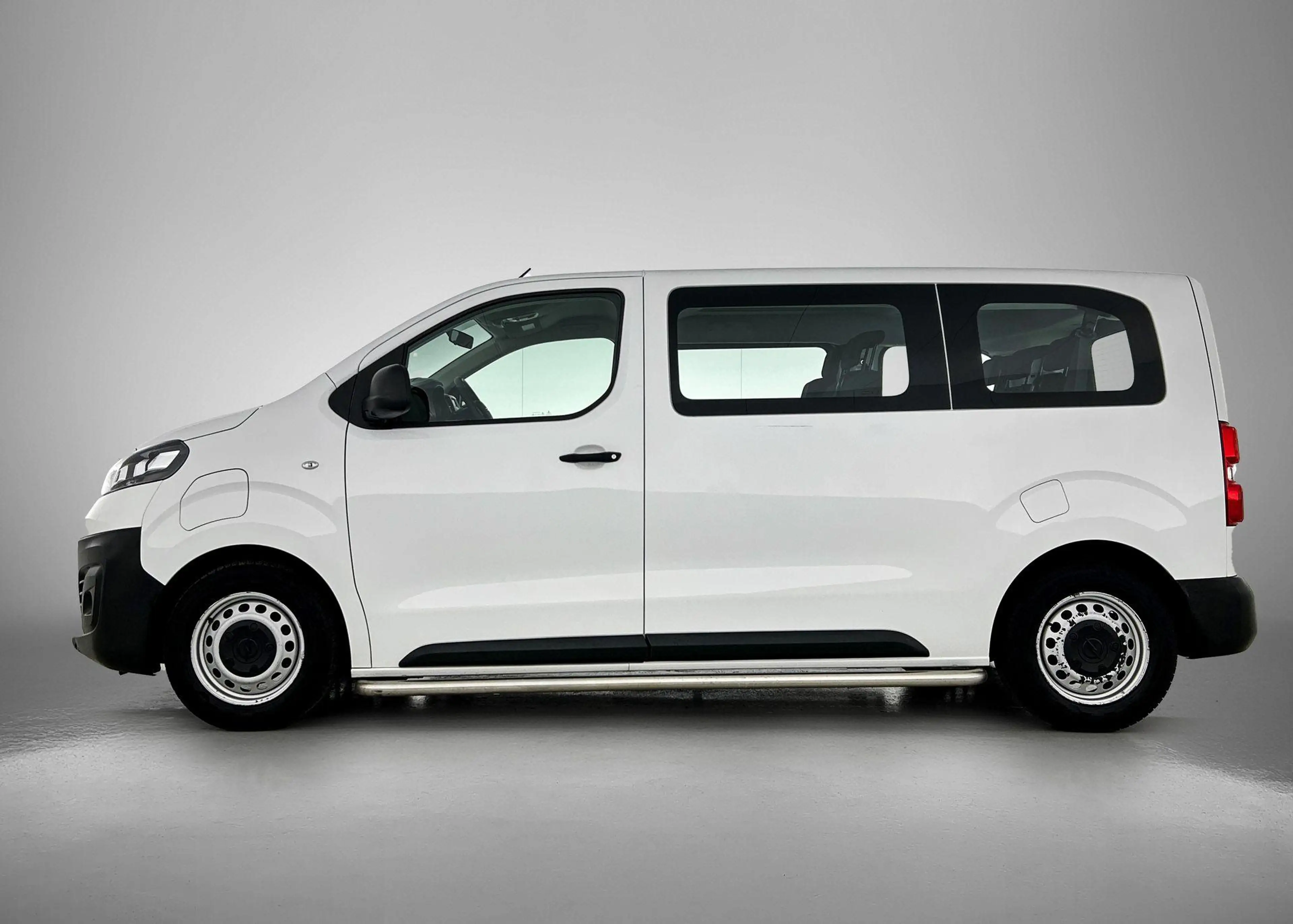 Opel Vivaro-e Combi L2H1 75 kWh — photo 2