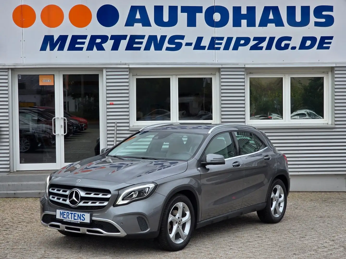 Mercedes-Benz GLA 180 Urban LED Navi SHZ PDC DAB Gris - 1