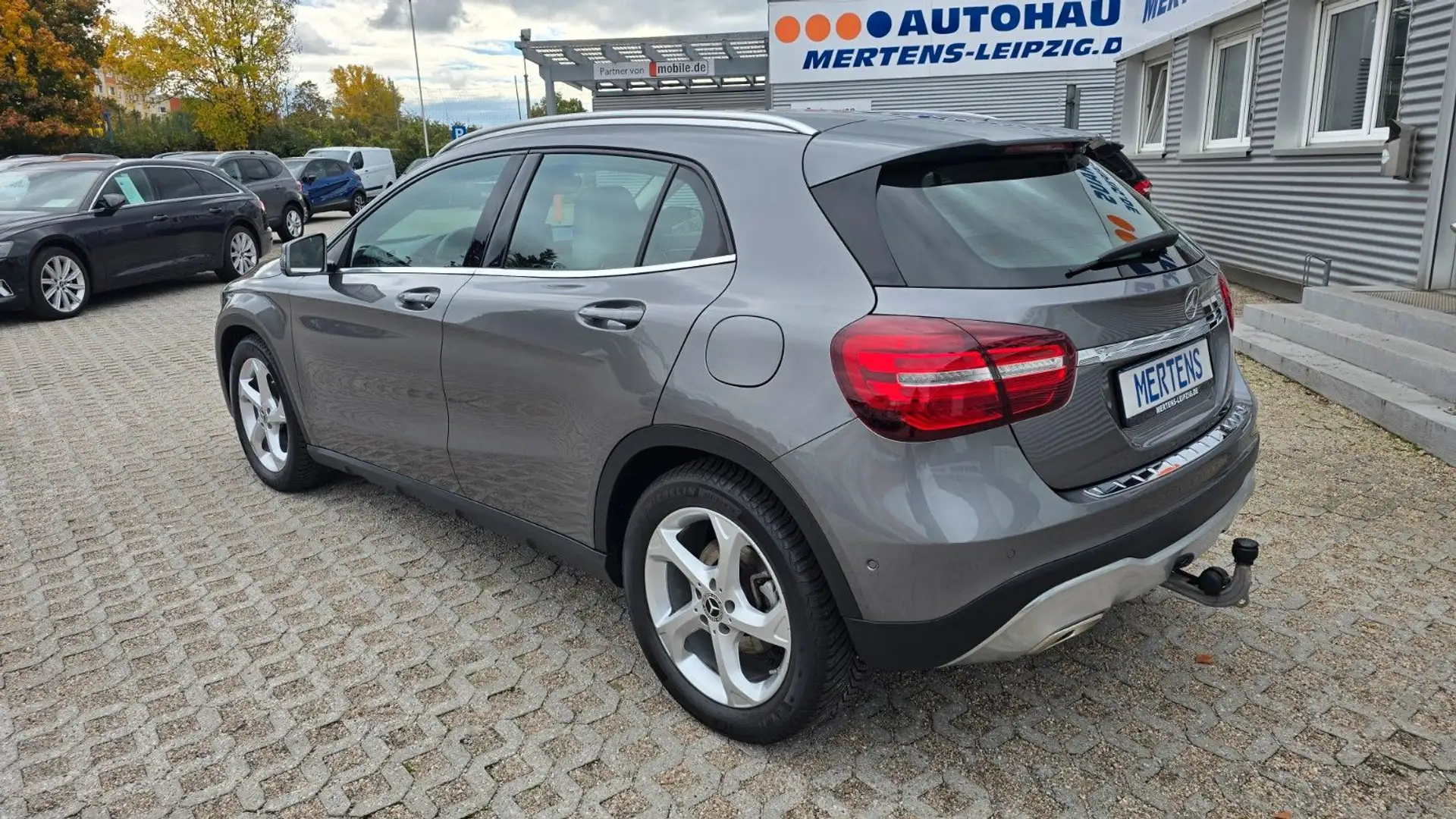 Mercedes-Benz GLA 180 Urban LED Navi SHZ PDC DAB Gris - 2