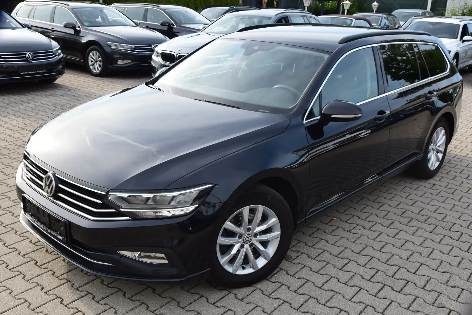Volkswagen Passat Variant Business. Led,Kamera,Navi,Acc,pdc,Auto-Hold,shz crna - 2