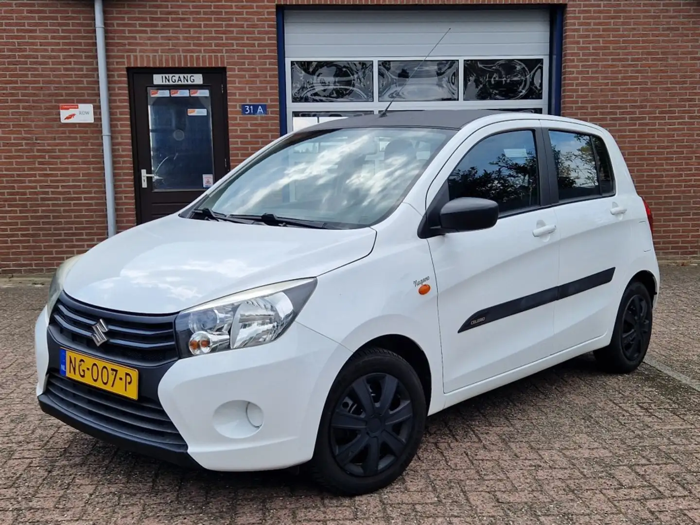 Suzuki Celerio 1.0i Comfort Airco 5-drs NL-auto Trekhaak Wit - 1