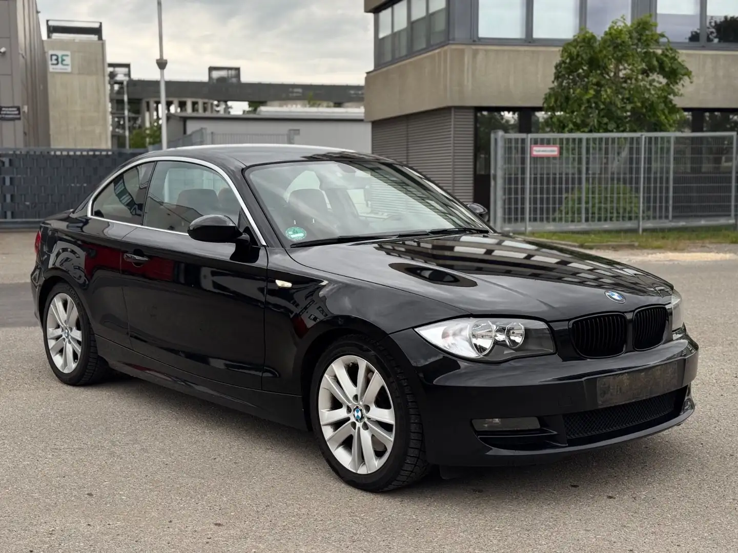 BMW 123 d Coupé Navi Klimaautomatik Euro5 PDC M-Sport Negro - 2