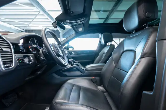 Porsche Cayenne view 13