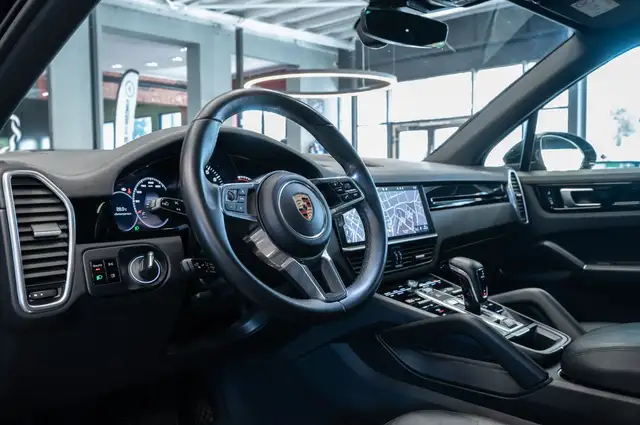 Porsche Cayenne view 12