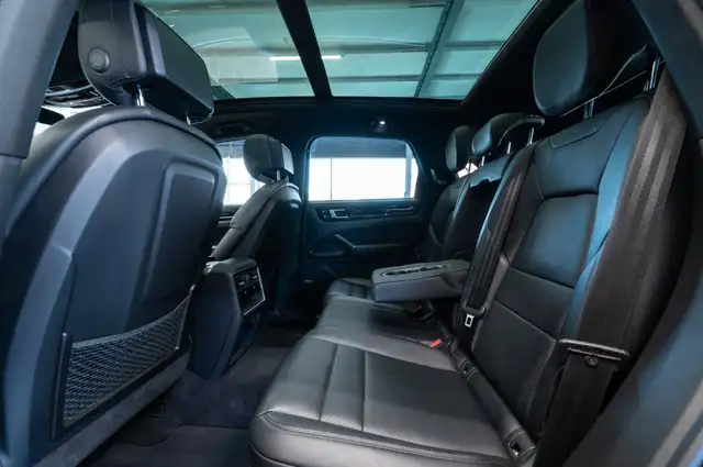 Porsche Cayenne view 15