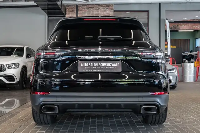 Porsche Cayenne view 9