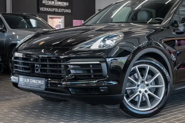 Porsche Cayenne view 3