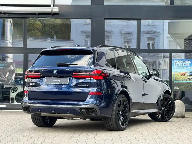 BMW X5 view 2