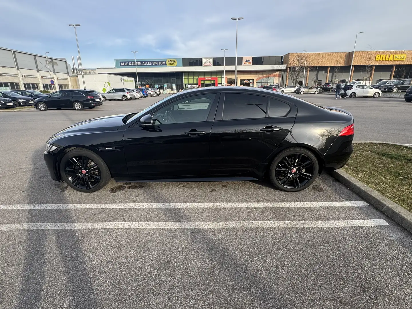 Jaguar XE 20d R-Sport Aut. (Neue Reifen) Schwarz - 2