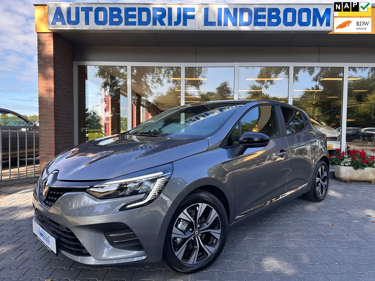 Renault Clio 1.6 E-Tech Hybrid 145 Evolution Grijs - 1