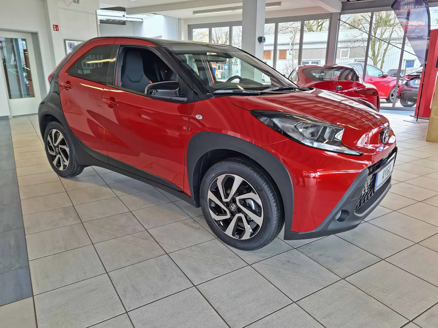 Toyota Aygo X S-CVT Pulse + SHZ + Tempomat Rojo - 2