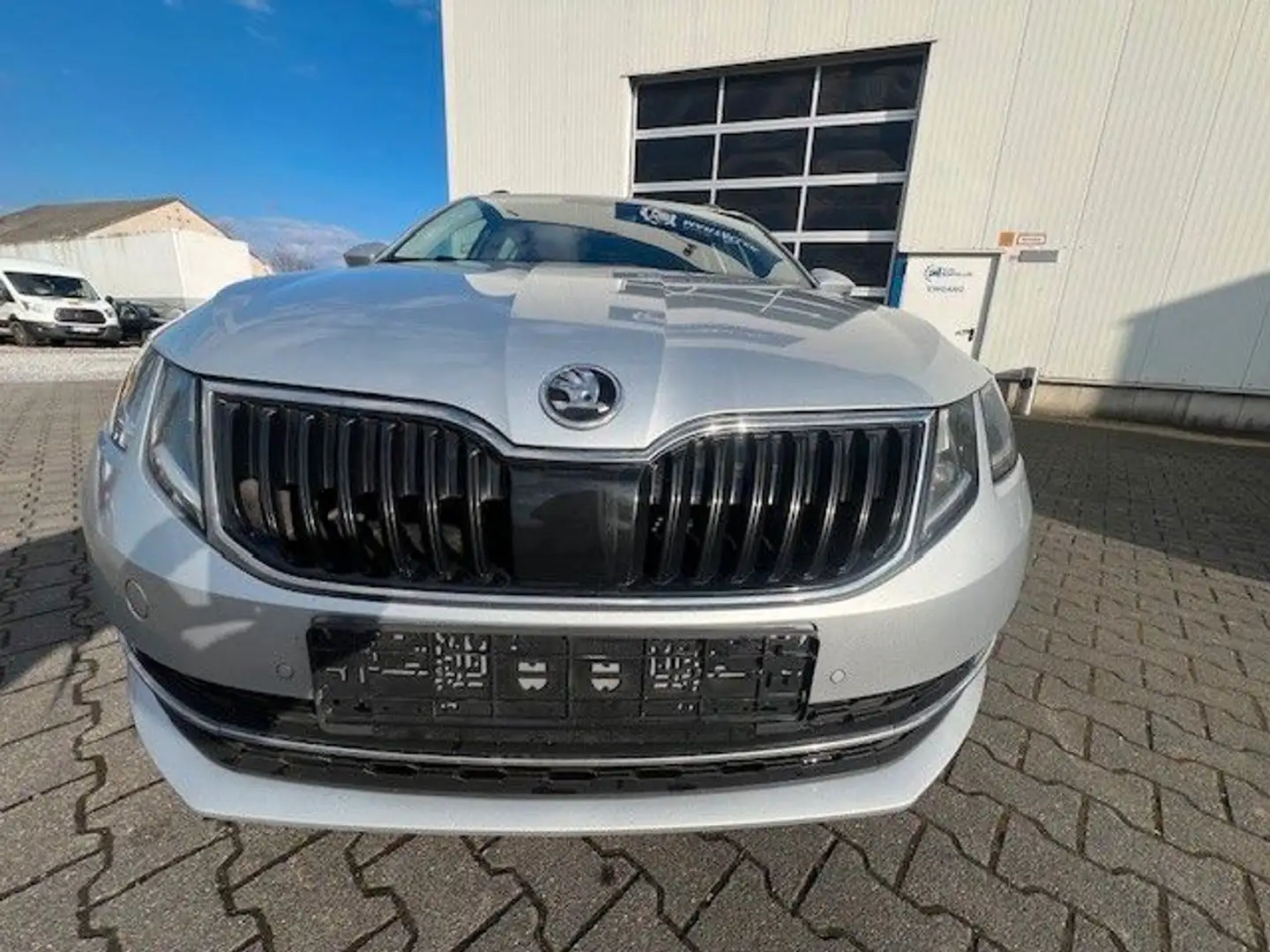 Skoda Octavia Combi 1.6 TDI Style DSG 1Hd Apple Klimaa Silber - 2