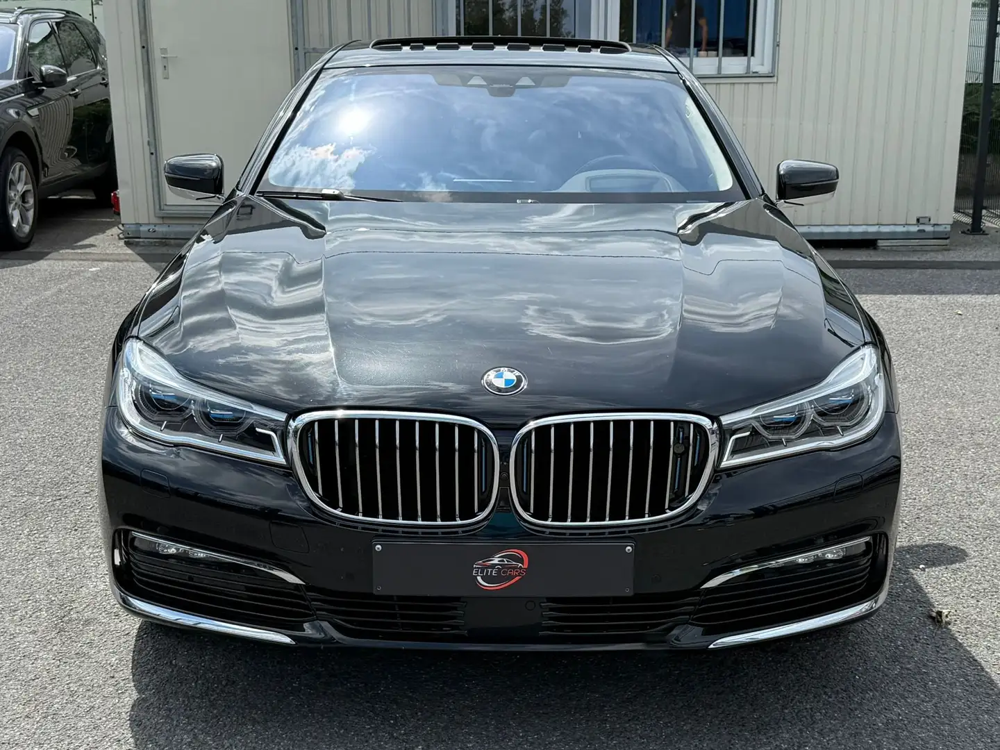 BMW 740 e iPerformance/ FULL SERVICE / CUIR / TOIT / Schwarz - 2