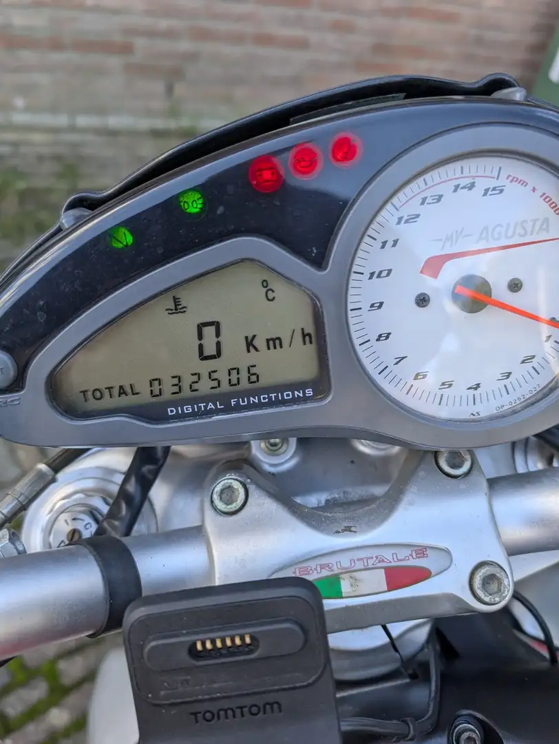 MV Agusta Brutale 1078 street bike Червоний - 2