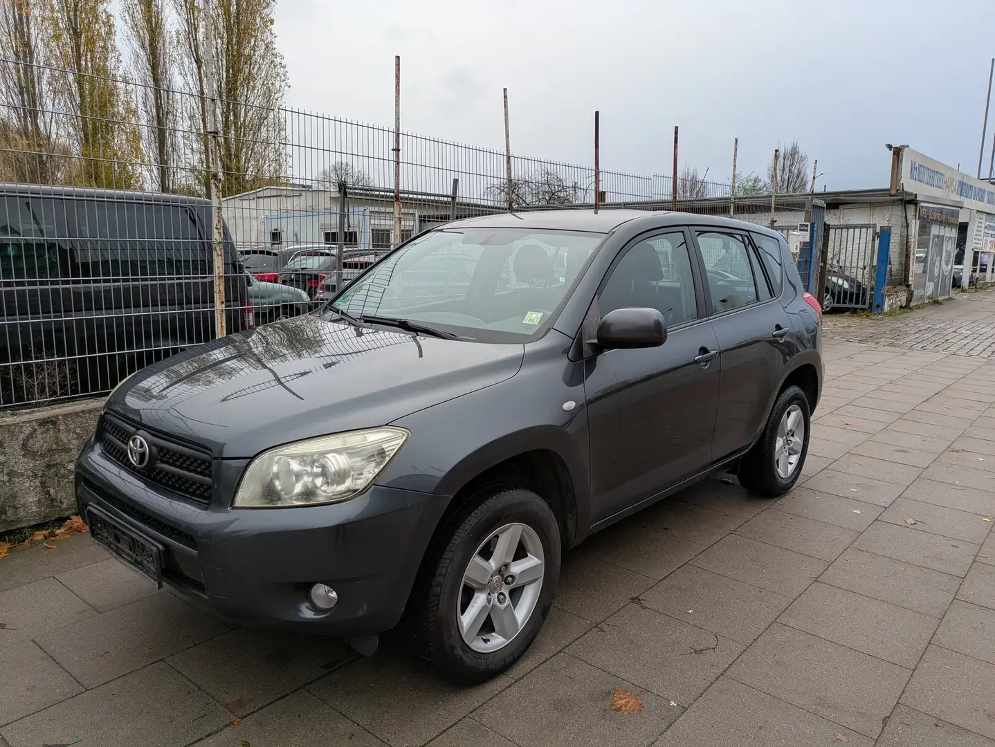 Toyota RAV 4 Sol Grau - 1