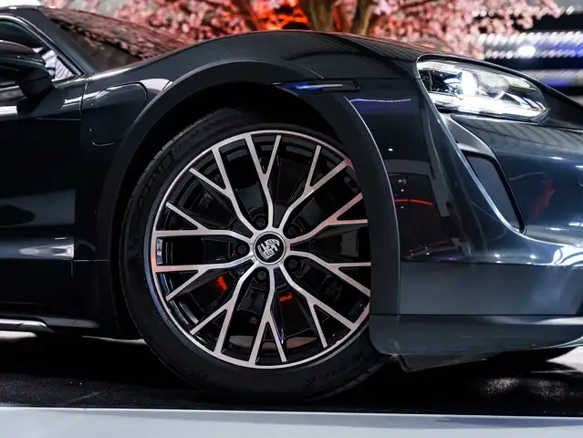 Porsche Taycan view 6