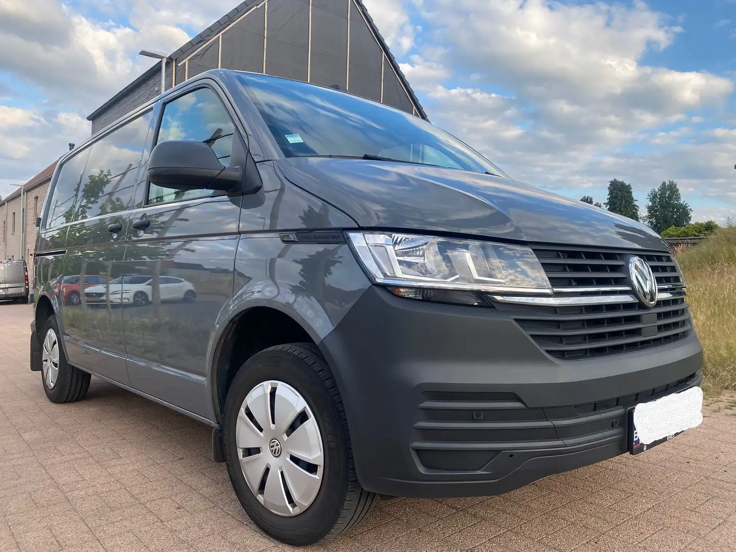 Volkswagen T6.1 Transporter Lichte vracht 2024 – 150PK – BTW aftrekbaar Grijs - 1