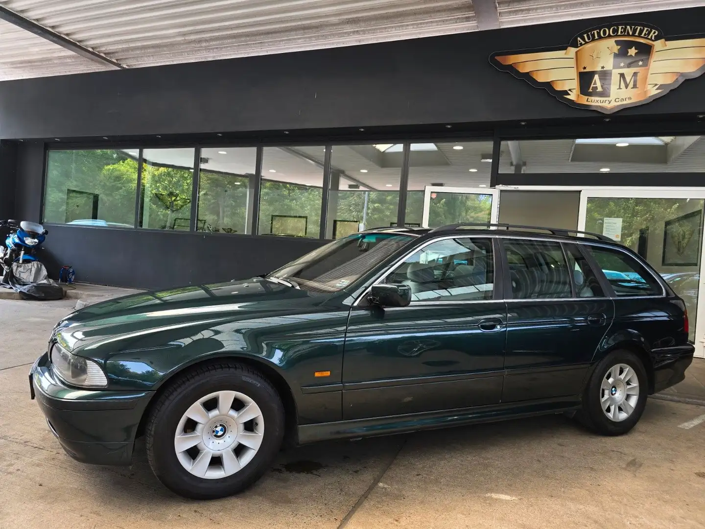 BMW 520 i Touring 24V SSD/KLIMA/Premium/AHK Grün - 2