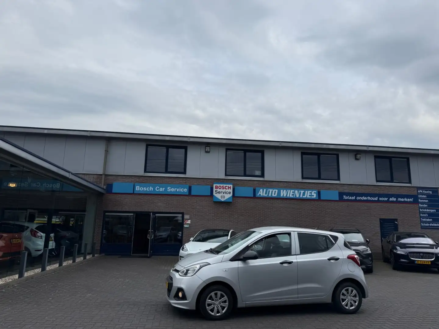 Hyundai i10 1.0i | i-Drive 5-Drs | Navi Grijs - 1