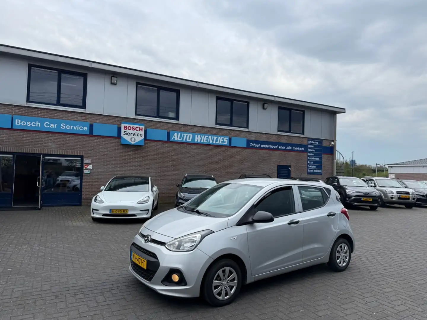 Hyundai i10 1.0i | i-Drive 5-Drs | Navi Grijs - 2