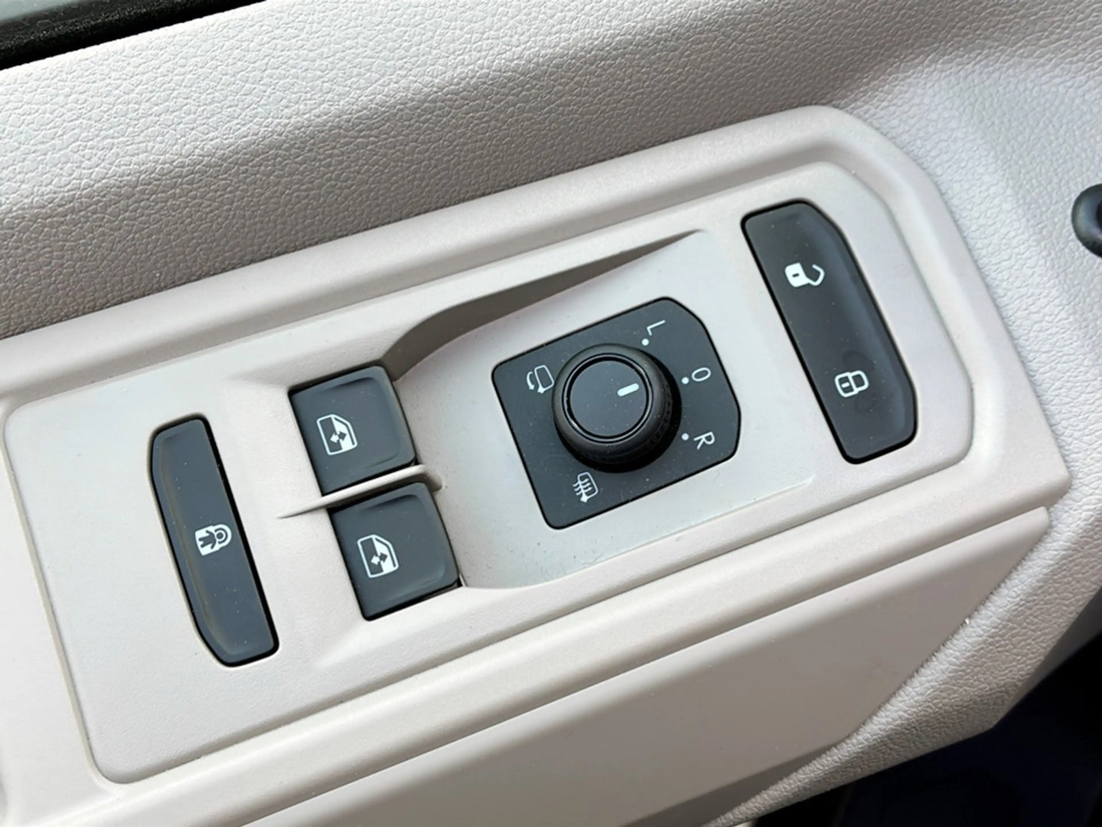 Volkswagen T7 California VW T7 California Coast eHybrid 180 kW 4M — photo 15