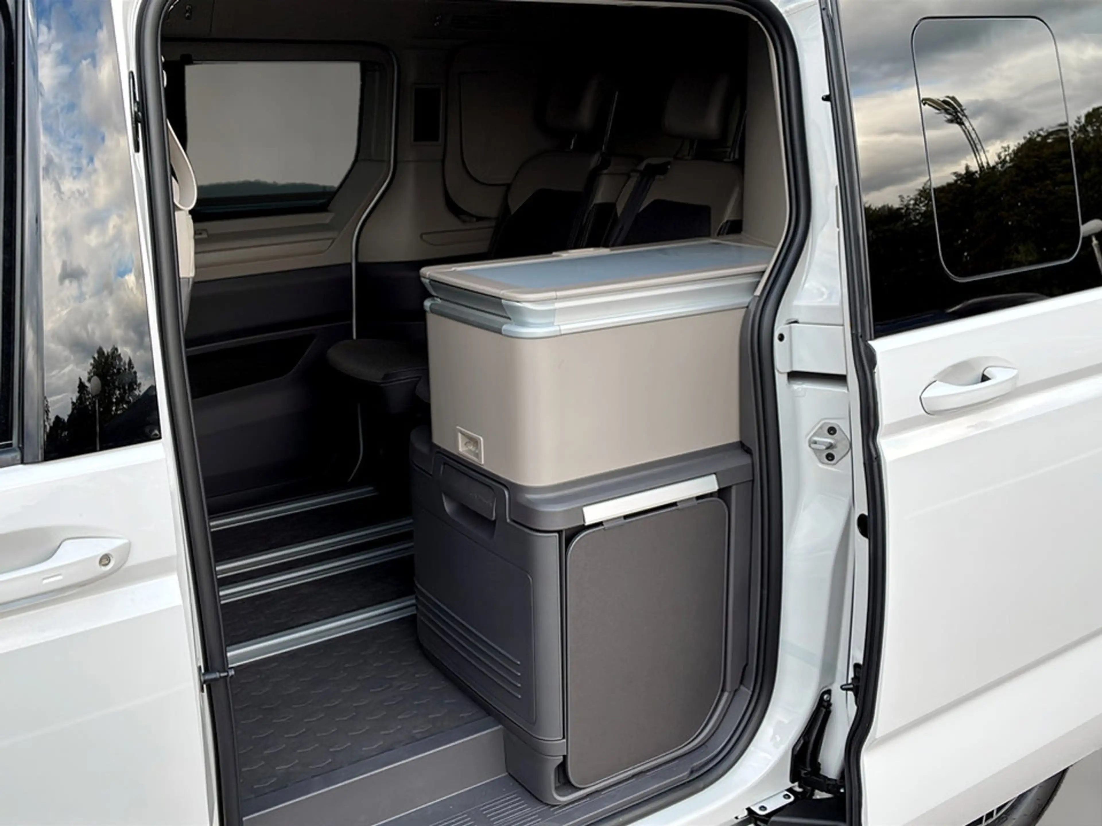 Volkswagen T7 California VW T7 California Coast eHybrid 180 kW 4M — photo 10