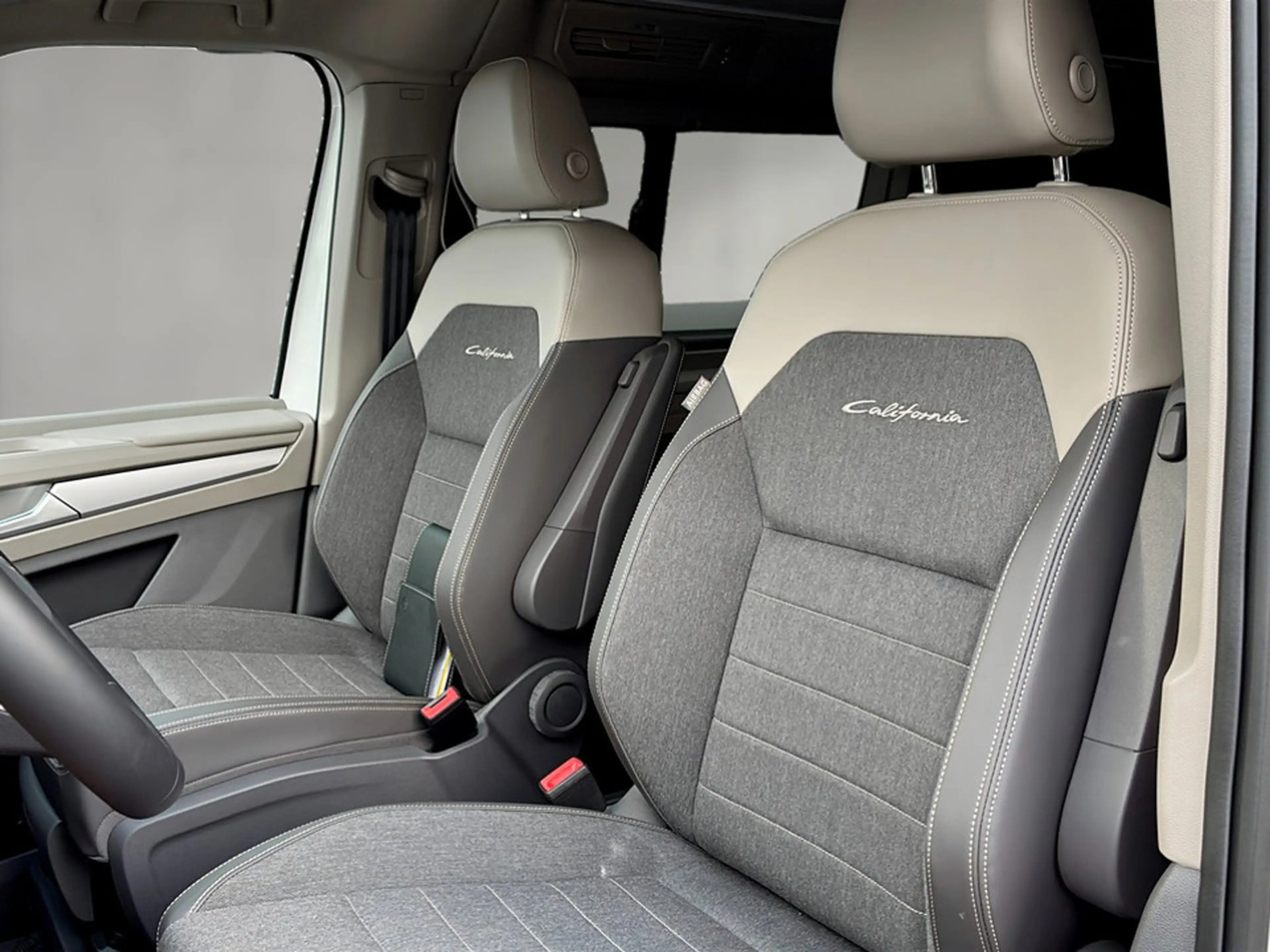 Volkswagen T7 California VW T7 California Coast eHybrid 180 kW 4M — photo 7