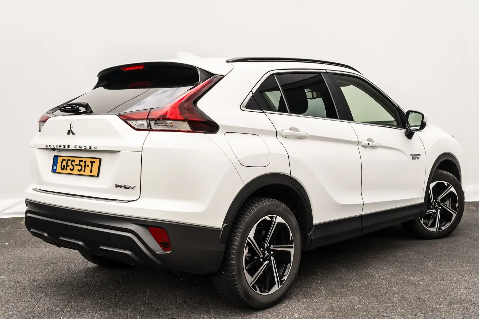 Mitsubishi Eclipse Cross 2.4 PHEV Instyle Plug - In I Camera I 18 inch. LMV Wit - 2